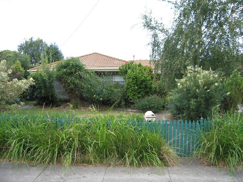 16 Forrest Street, Drouin VIC 3818