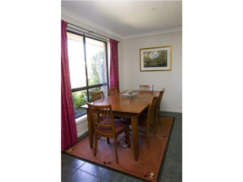 9 Floris Avenue, Drouin VIC 3818