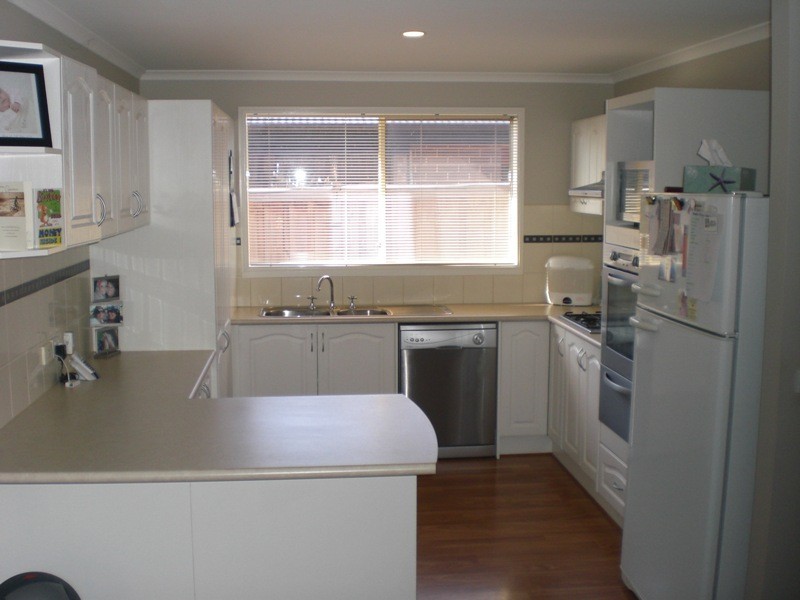 9 Lyndhurst Square, Drouin VIC 3818