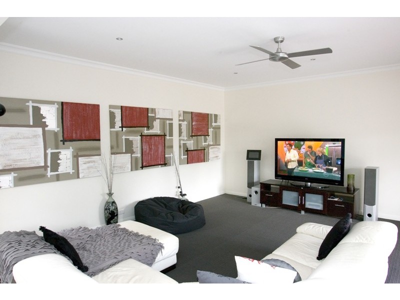 18 Gloucester Place, Warragul VIC 3820