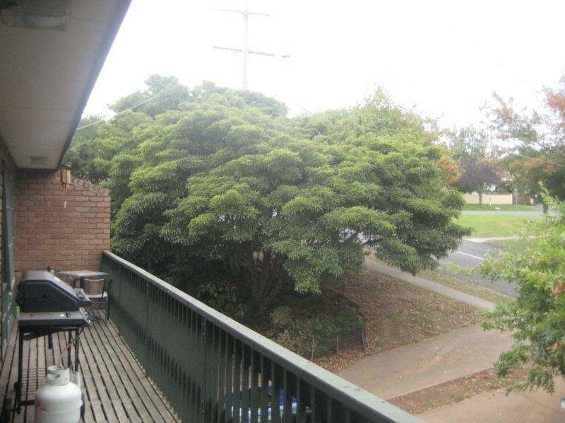 2/12 Sinclair Street, Drouin VIC 3818