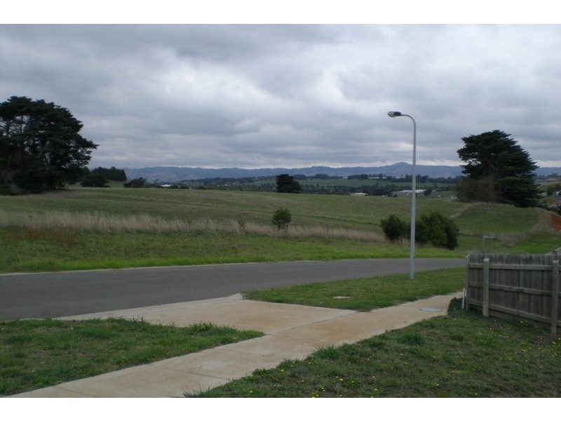 51 Twin Ranges Drive, Warragul VIC 3820