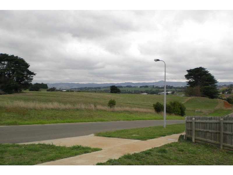 51 Twin Ranges Drive, Warragul VIC 3820