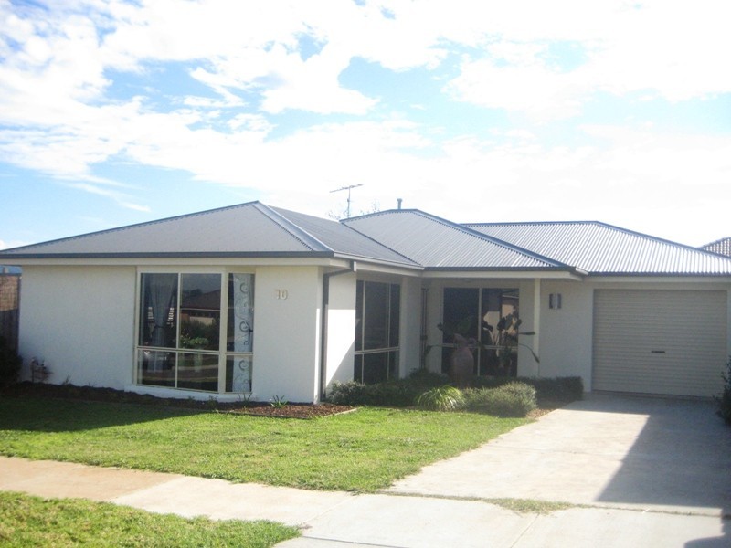 10 Cameron Court, Drouin VIC 3818