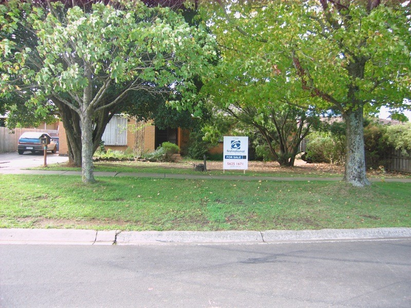 6 Darnum Street, Drouin VIC 3818