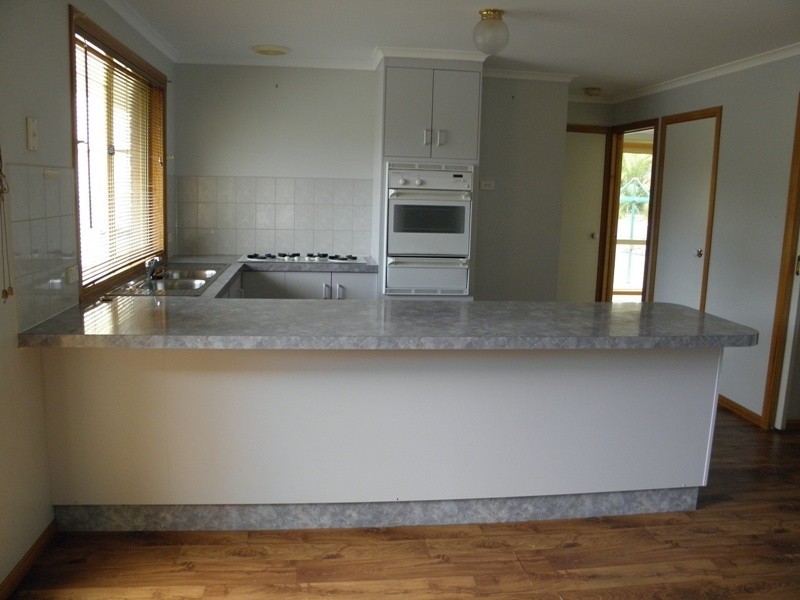 1 Andrew Court, Drouin VIC 3818