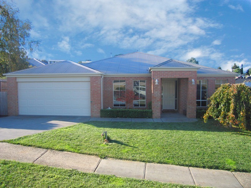 9 McMillan Drive, Warragul VIC 3820