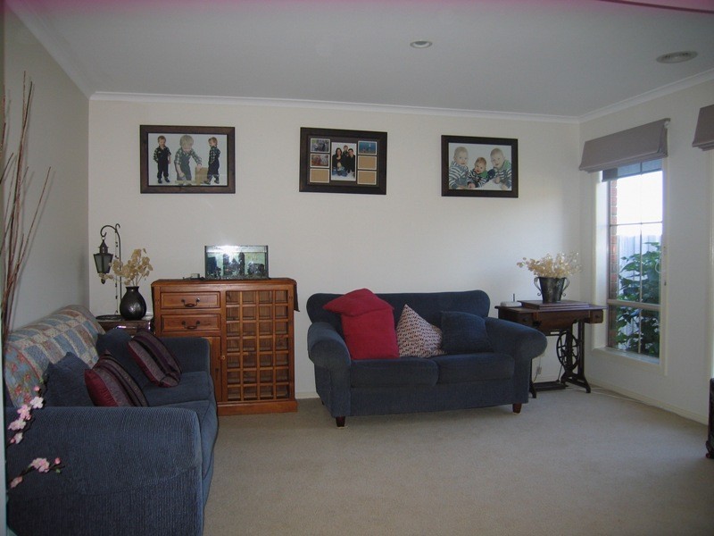 9 McMillan Drive, Warragul VIC 3820