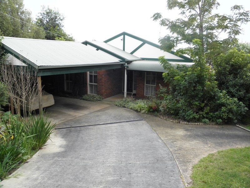 17 Balmoral Crescent, Drouin VIC 3818