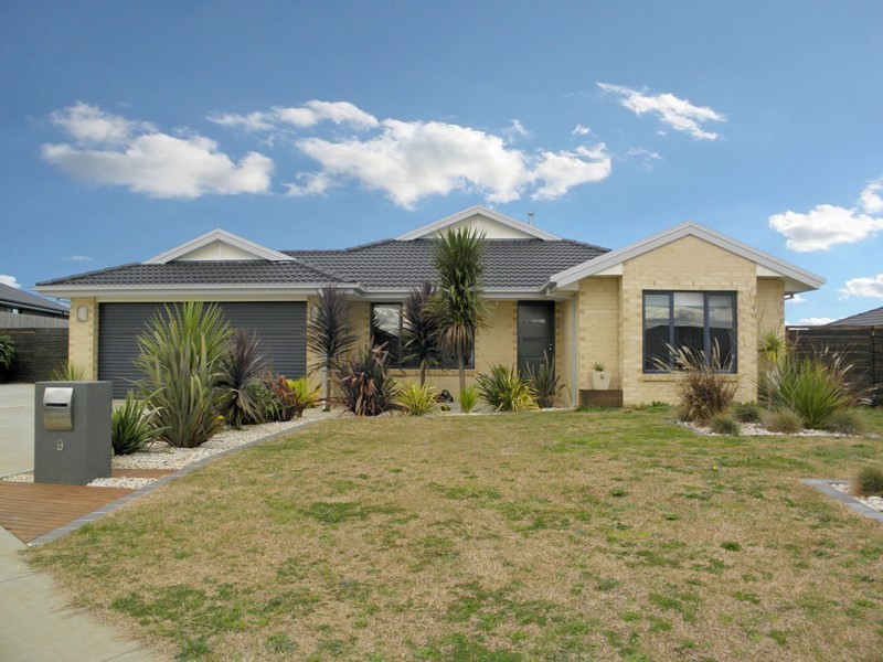 9 Picadilly Court, Drouin VIC 3818