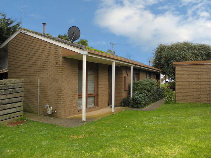 1+2/1 Colin Street, Drouin VIC 3818