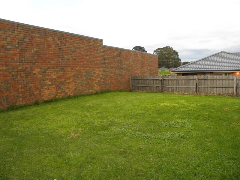 1+2/1 Colin Street, Drouin VIC 3818