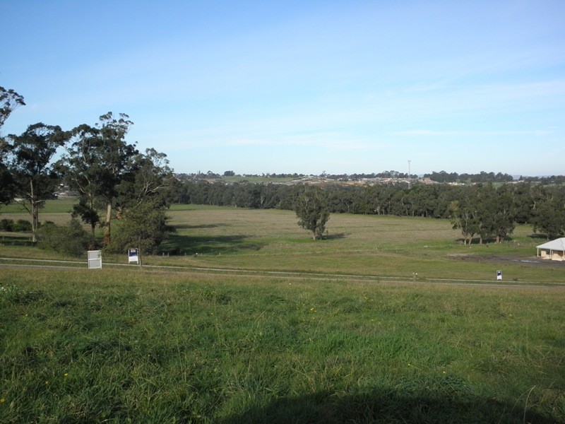 Bunjil Drive, Drouin VIC 3818