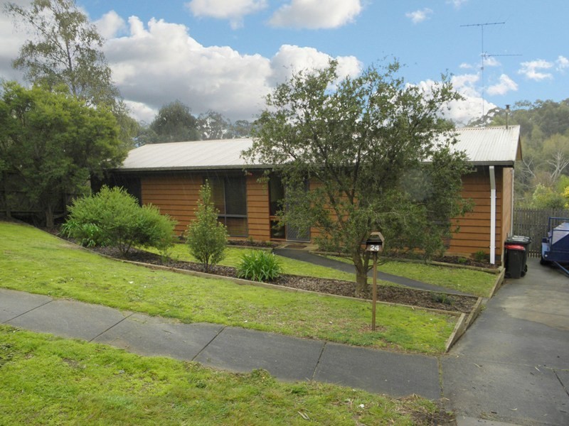 24 Calway Street, Drouin VIC 3818