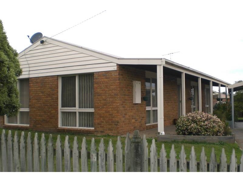 4 Forrest Street, Drouin VIC 3818