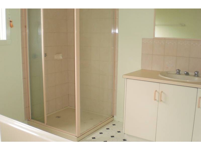 4 Forrest Street, Drouin VIC 3818