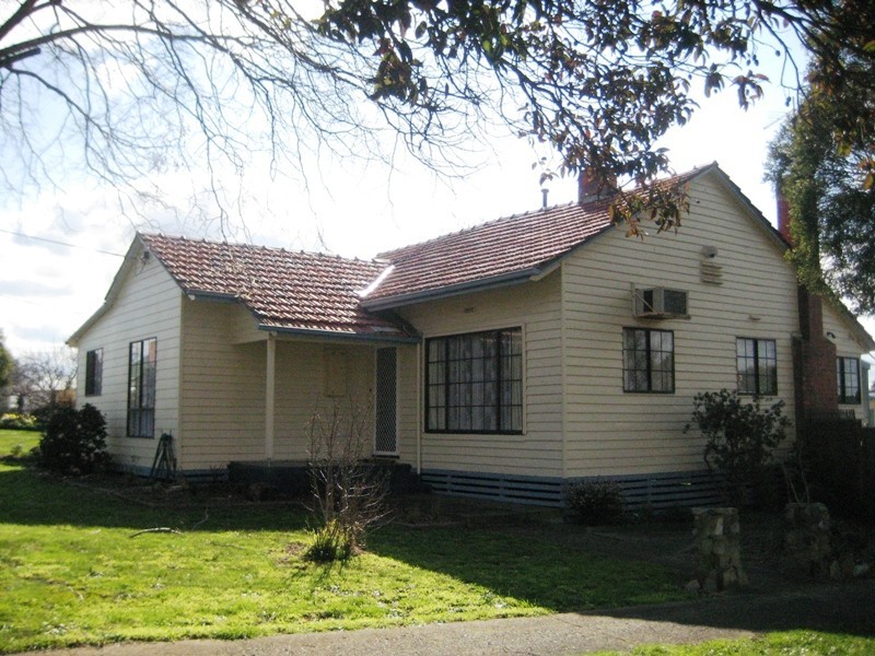 17 Pioneer Street, Warragul VIC 3820