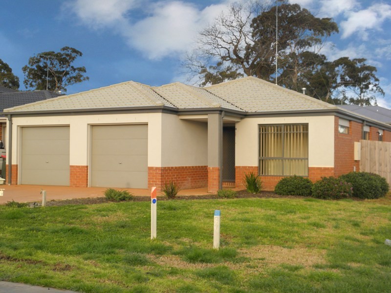2 Rowan Walk, Drouin VIC 3818
