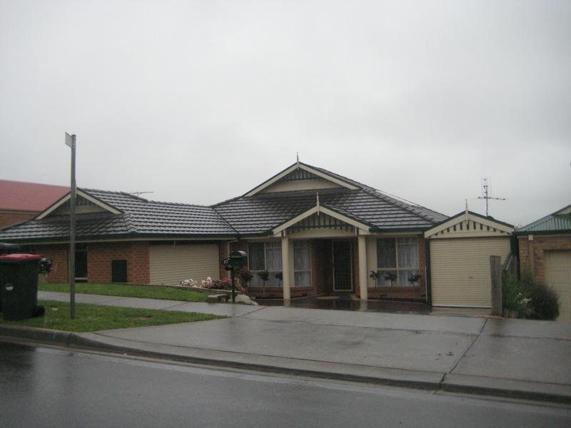 27 Willow Crescent, Warragul VIC 3820