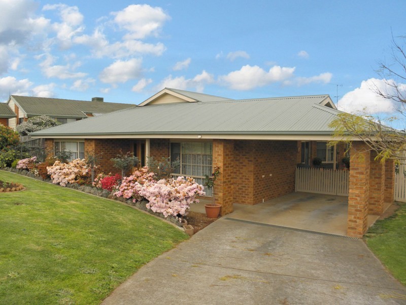 10 Outlook Drive, Drouin VIC 3818