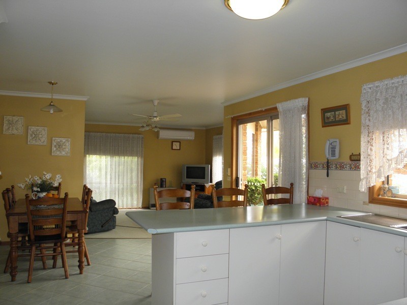 10 Outlook Drive, Drouin VIC 3818