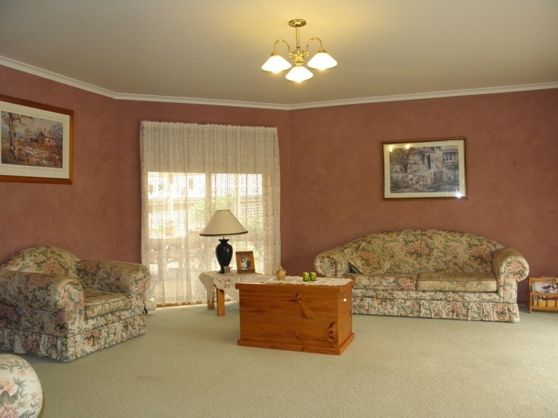 10 Outlook Drive, Drouin VIC 3818