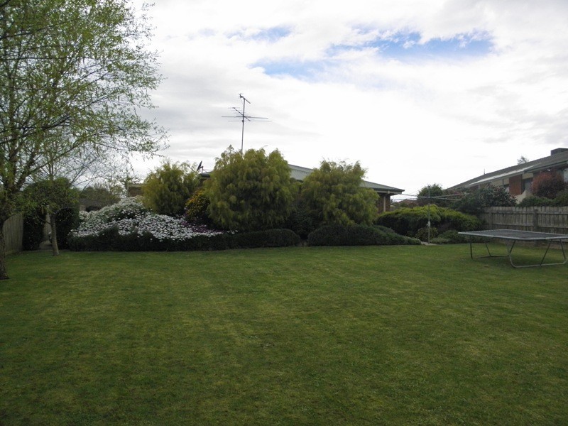 10 Outlook Drive, Drouin VIC 3818