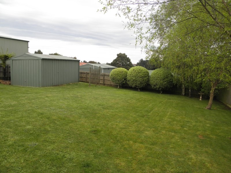 10 Outlook Drive, Drouin VIC 3818