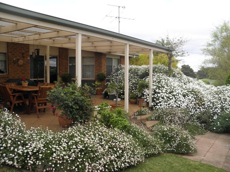 10 Outlook Drive, Drouin VIC 3818