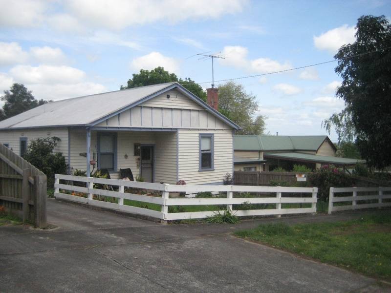16 Church Street, Drouin VIC 3818