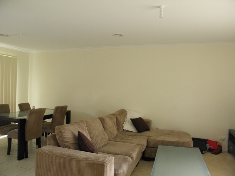 2/2 Cameron Court, Drouin VIC 3818