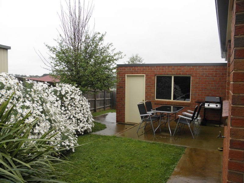 2/2 Cameron Court, Drouin VIC 3818