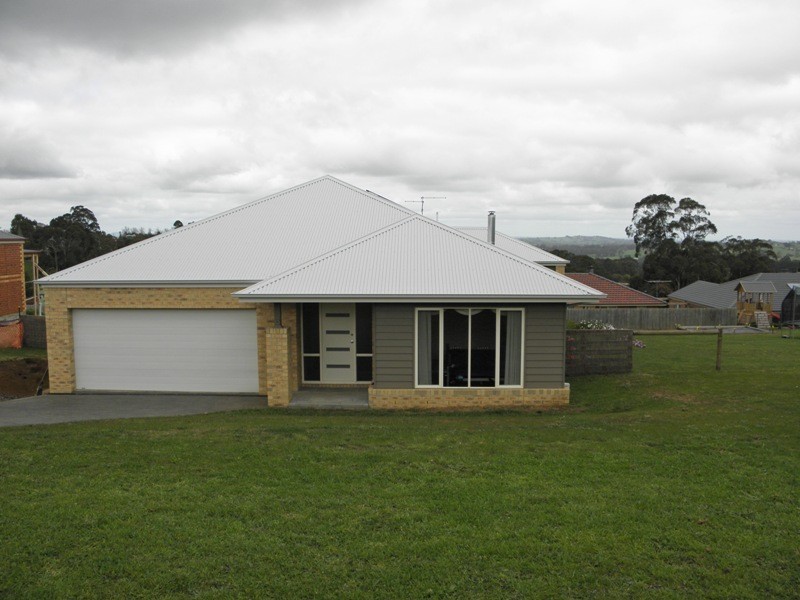 8 Eton Court, Neerim South VIC 3831