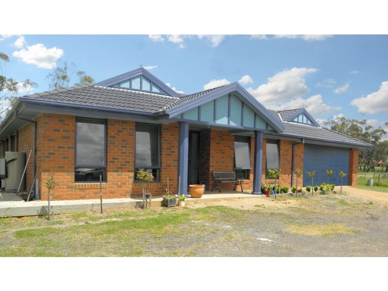19 Robinhood Way, Drouin VIC 3818