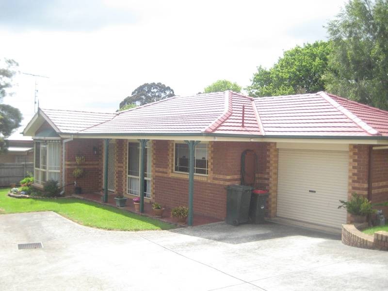 2/17 Grant Street, Drouin VIC 3818