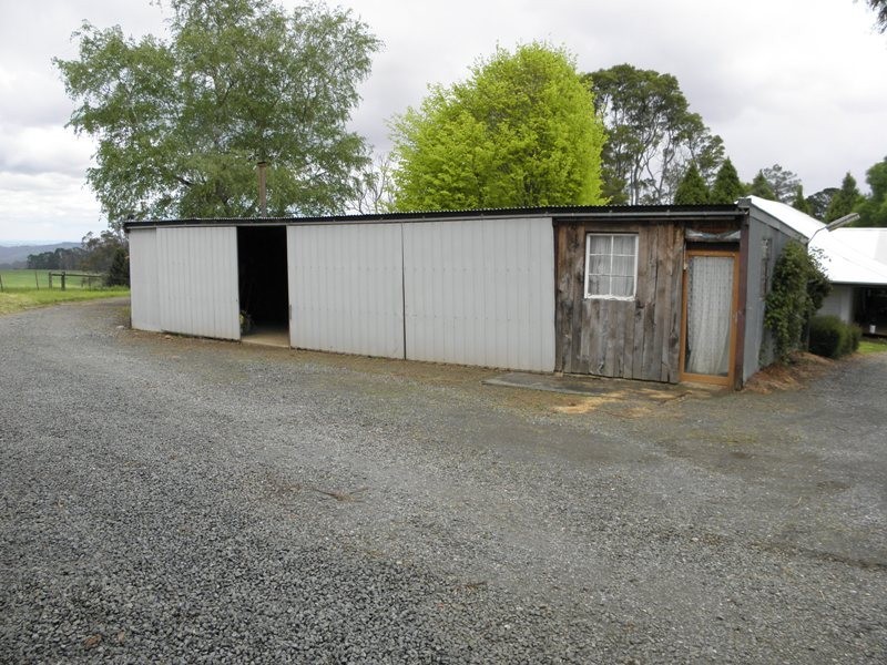 11 Powelltown Road, Neerim Junction VIC 3821