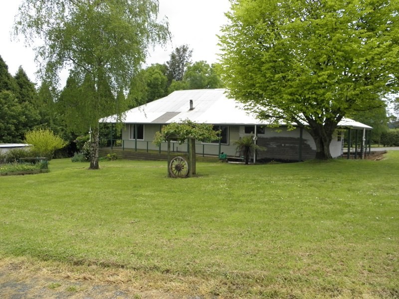 11 Powelltown Road, Neerim Junction VIC 3821