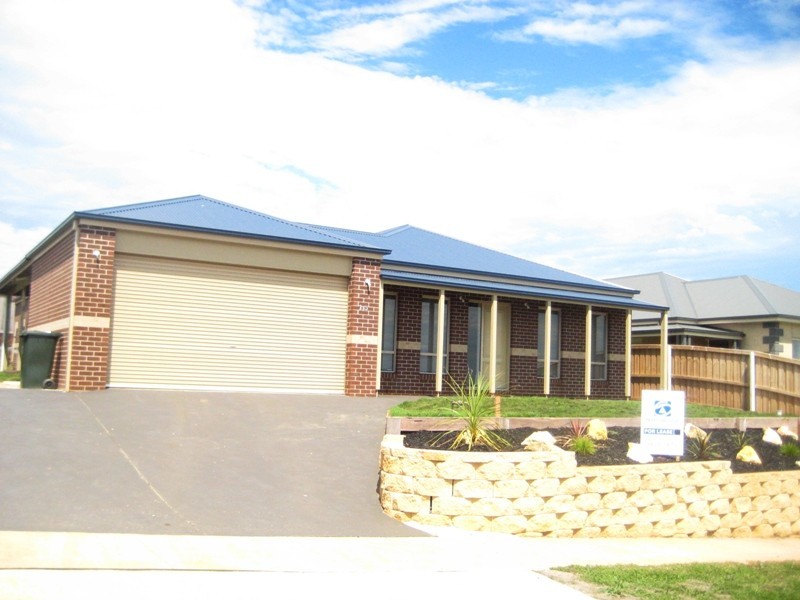 15 Mayfair Drive, Drouin VIC 3818