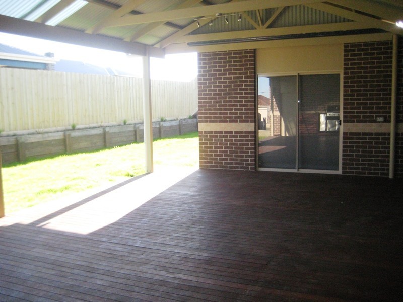 15 Mayfair Drive, Drouin VIC 3818