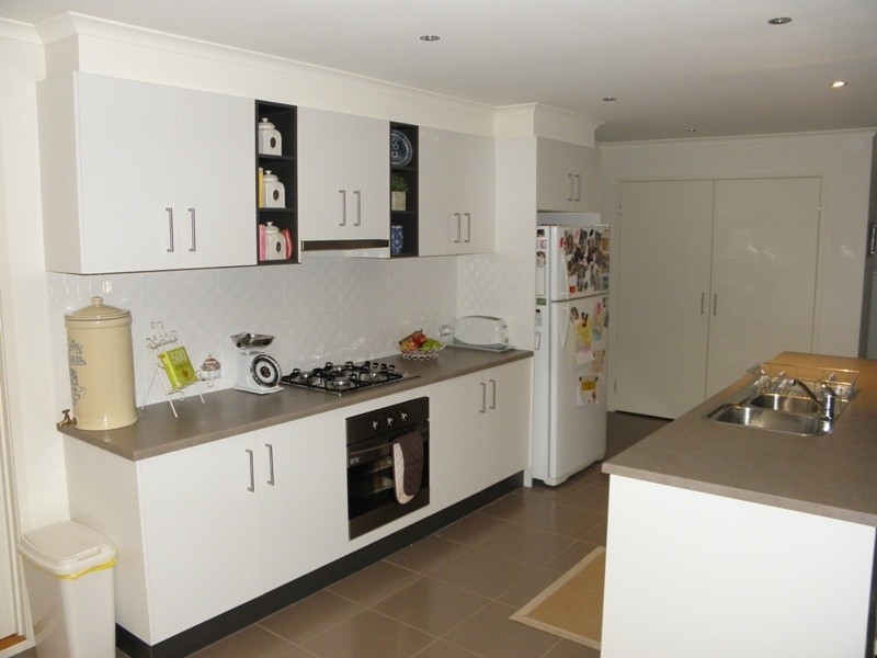 4 Waratah Court, Drouin VIC 3818