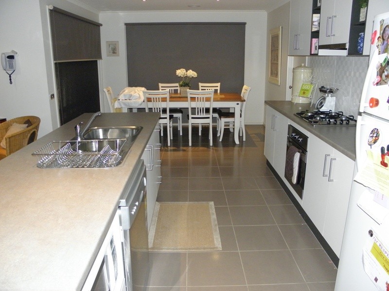 4 Waratah Court, Drouin VIC 3818