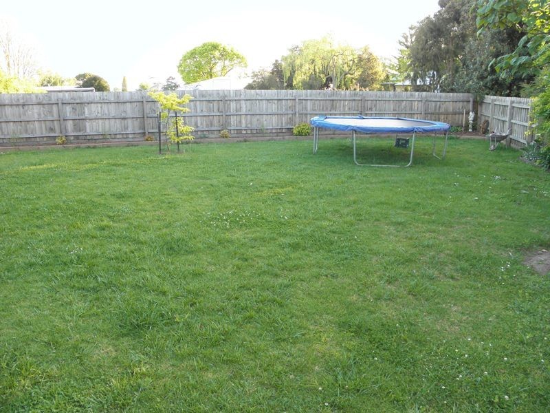 4 Waratah Court, Drouin VIC 3818