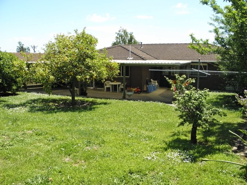 16 Somerset Drive, Warragul VIC 3820