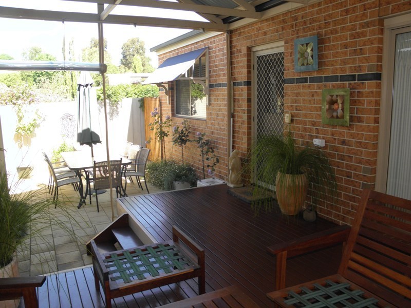 1/13 Wood Street, Drouin VIC 3818
