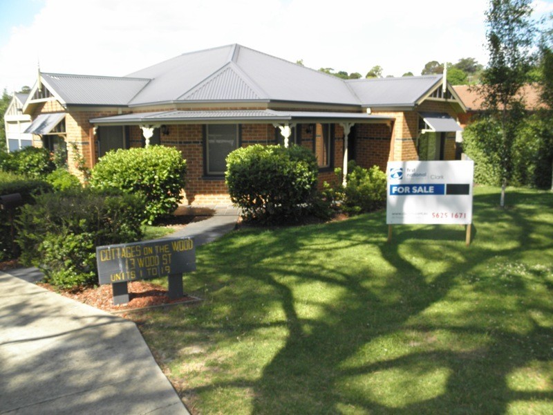 1/13 Wood Street, Drouin VIC 3818