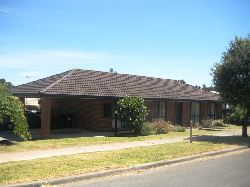 25 Adam Court, Drouin VIC 3818