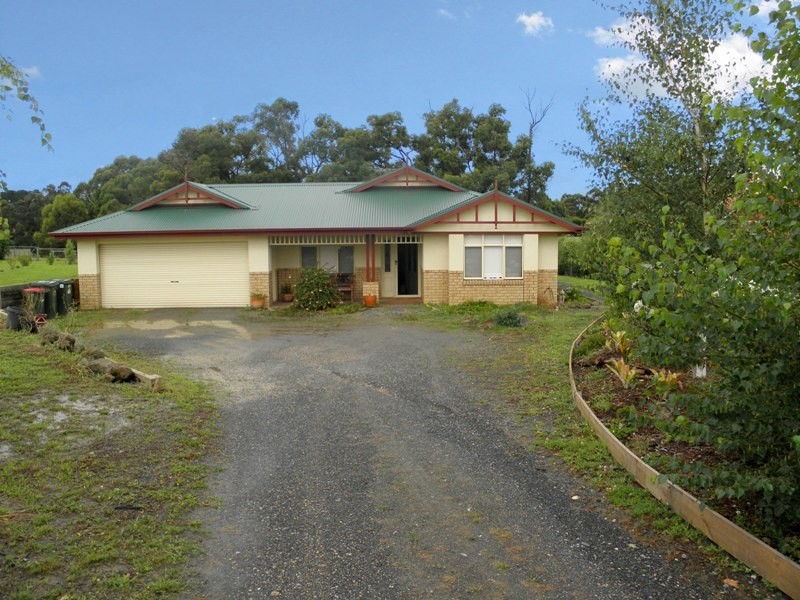 14 Robinhood Way, Drouin VIC 3818