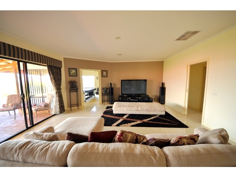 17 Bell Park Close, Warragul VIC 3820