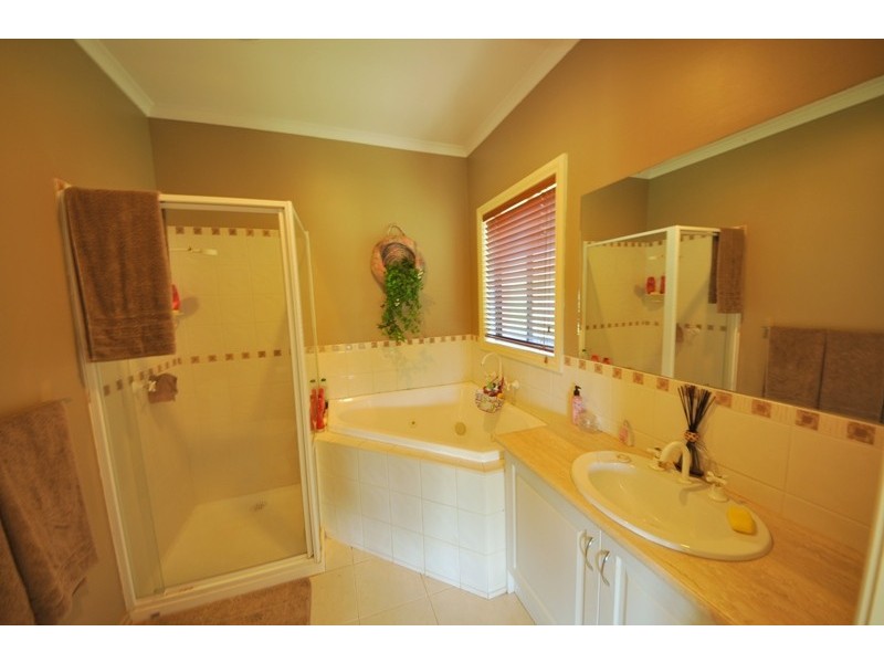 17 Bell Park Close, Warragul VIC 3820