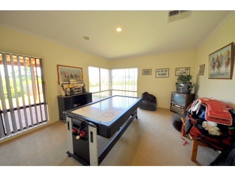 17 Bell Park Close, Warragul VIC 3820